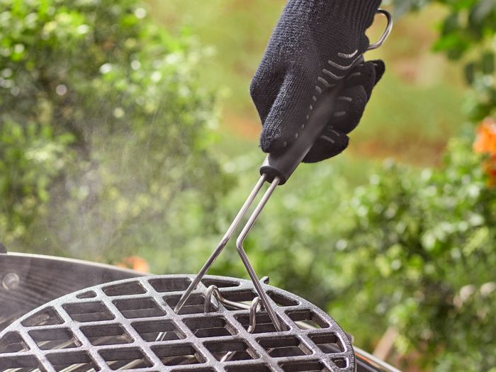 Weber outlet grate lifter