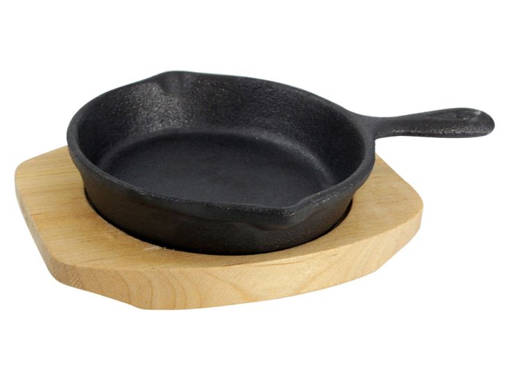 Cast Iron gietijzeren pannetje op plank