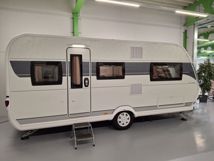 Hobby De Luxe 495 UL 2023 caravan