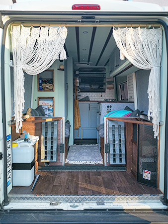 Een kijkje in de camper van Antje en Michel