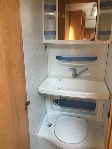 Een kijkje in de caravan van Claudia en Mareen