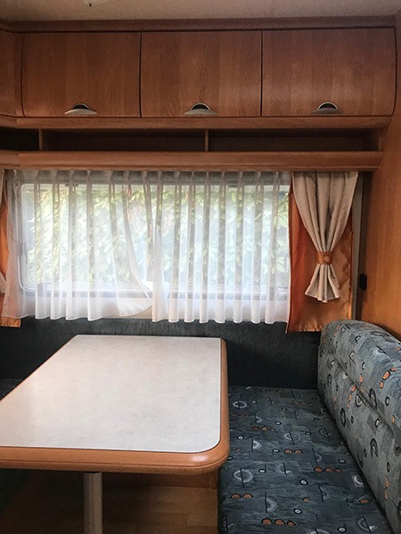 Een kijkje in de caravan van Claudia en Mareen