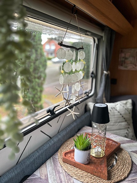 Een kijkje in de caravan van Claudia en Mareen