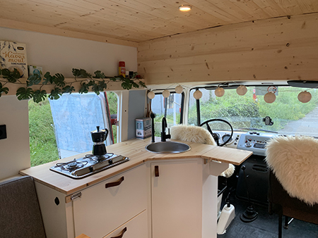 Een kijkje in de camper van Rianne en Odette