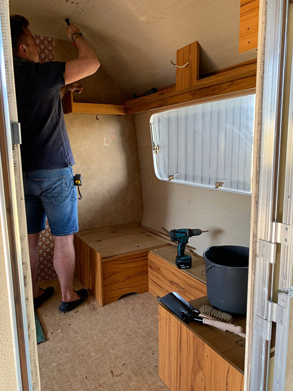 Een kijkje in de caravan van Romke en Jildau