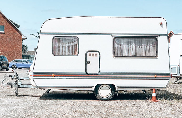 Een kijkje in de caravan van Sarina