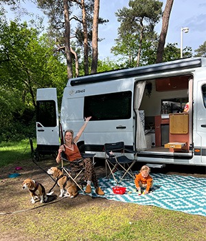Judith camper met dochter en honden