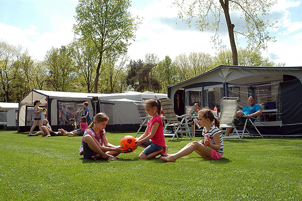 Camping met leeftijd velden